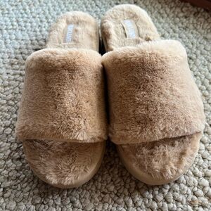 Mukluks slippers- size 7-8